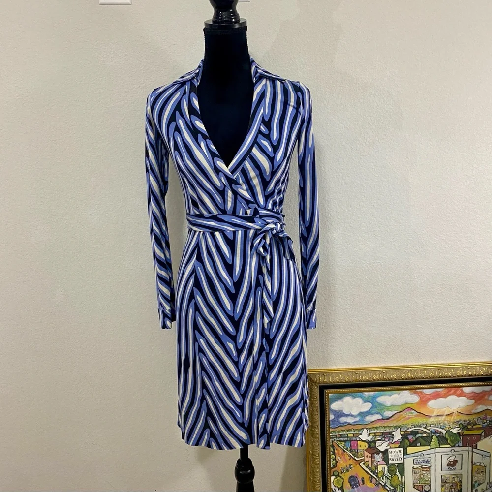 Diane Von Furstenberg DVF Iconic Silk Wrap Dress Blue White Black Classic Size 0